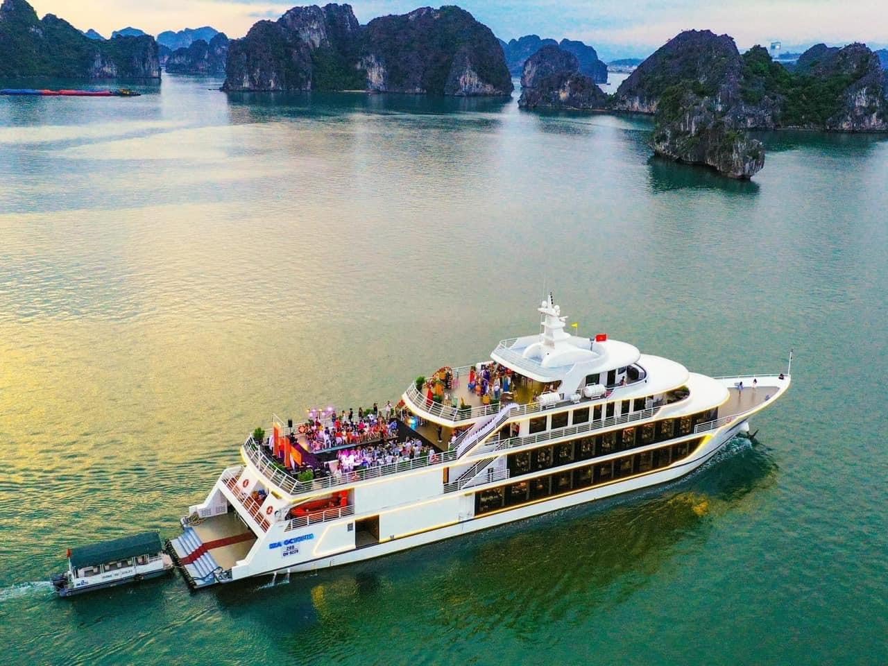 Du thuyền sang trọng tại vịnh Hạ Long
